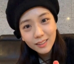 Momen V LIVE Curi Perhatian