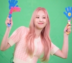 Ikonik Dengan Rambut Pink