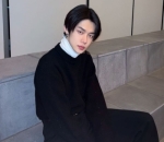 Bersinar dengan Rambut Hitam
