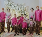 Pakai Baju Adat di Siraman