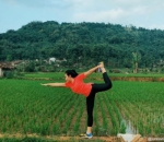 Lentur Ketika Yoga