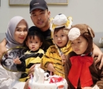 Dikaruniai Tiga Anak