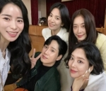 Keakraban Song Hye Kyo dan Lim Ji Yeon Cs