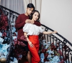 Pose Sweet di Tangga