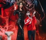 Di Pemotretan Halloween