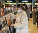 Kunjungi Vinyl & Plastic