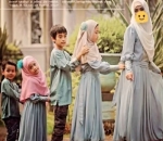 Kompak Bareng Saudara dan Ibunya