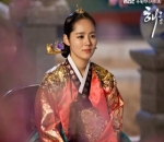 Era 'The Moon that Embracing the Sun'