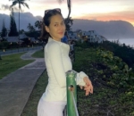 Beautiful Woman dan Sky