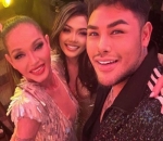 Aksi Panggung dengan Rina Nose 