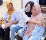Kunjungi Korban Gempa Cianjur