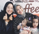 Bak Tante-Keponakan Goals