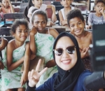 Selfie Manis dengan Anak-anak Filipina