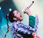 Outfit Unik Saat Manggung