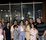 Tampak Dekat dengan Noah Sinclair