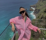 Padukan Bikini dengan Kemeja Gombrong
