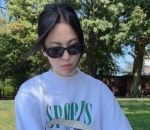 Kacamata Tak Bisa Tutupi Kecantikan Song Hye Kyo