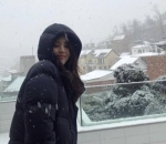 Han So Hee Asyik Bermain Salju