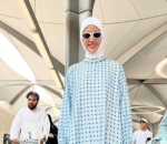 Nia Ramadhani Pakai Gamis Berkerah Unik