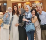 Berbagi Tawa Lebar