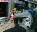 Gemses Tidur di Kereta