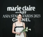 Kembaran Gaun dengan Kim Go Eun