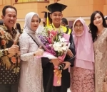 Dampingi di Momen Kelulusan