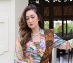 Tak Terima Insiden 'Kebaya Merah'
