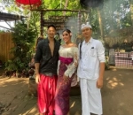 Kompak Pakai Pakaian Adat