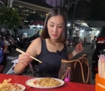Makan di Pedagang Kaki Lima