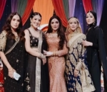 Kompak Pakai Outfit Ala India