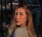 Pesona dengan Rambut Pirang