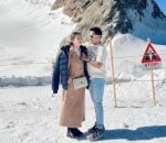 Romantis Pinjamkan Jaket