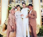 Tampil Anggun Saat Kondangan
