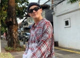 Ketagihan, Donghyuk iKON Girang Saat Borong Snack Keripik Singkong Indonesia