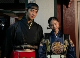Moon Sang Min dan Oh Ye Ju Dibocorkan Makin Intim di 'Under The Queen's Umbrella'