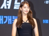 Yoona SNSD Cantik Bak Baru Debut, Ada Skincare Wajib Dibawa ke Mana-mana