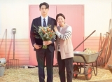 Lee Do Hyun Tampilkan Dua Sisi Karakter Berbeda di Samping Ra Mi Ran di Poster 'The Good Bad Mother'