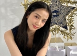 Jisoo BLACKPINK Terpana Saat Ditunjukkan Gaun Miss Dior Berusia 74 Tahun