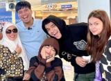Fadly Faisal Photoshoot Bareng Keluarga, Fokus Rebecca Klopper Justru Ke Oma Dewi