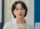 Adegan Uhm Jung Hwa Pergoki Sang Putra Ciuman Mesra di 'Doctor Cha' Bikin Rating Kembali Naik