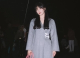 Gaya Song Hye Kyo Umbar Kaki Jenjang di Bandara Disorot Dispatch