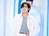 V BTS Rambut Baru Lagi Pulang Korea dari Spanyol