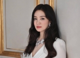 Song Hye Kyo Tunjukkan Sikap Hargai Penggemar di Bandara
