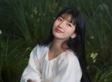 Beda Vibes Suzy Padahal Pakai Baju Sama Tuai Sorotan