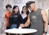 Kunjungi Pemakaman, Gaya Deddy Corbuzier Bareng Anak dan Istri Mirip Keluarga Mafia 