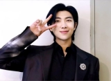 RM BTS Bawa Pulang Baju Pengantin Bersejarah Joseon, Intip Pameran Cantiknya