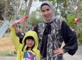 Mata Sampai Bengkak, Reaksi Putri Venna Melinda Tak Terduga Saat Dilempar Serpihan Batu oleh Teman