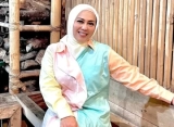 Istri Denny Cagur Makan di Warung Nyak Kopsah yang Dibela Farida Nurhan, Pesan Soal Adab Disorot