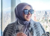 Syahrini Tampil Stunning Pakai Sepatu Hermes, Pose Duduk Dinilai Kurang Etis